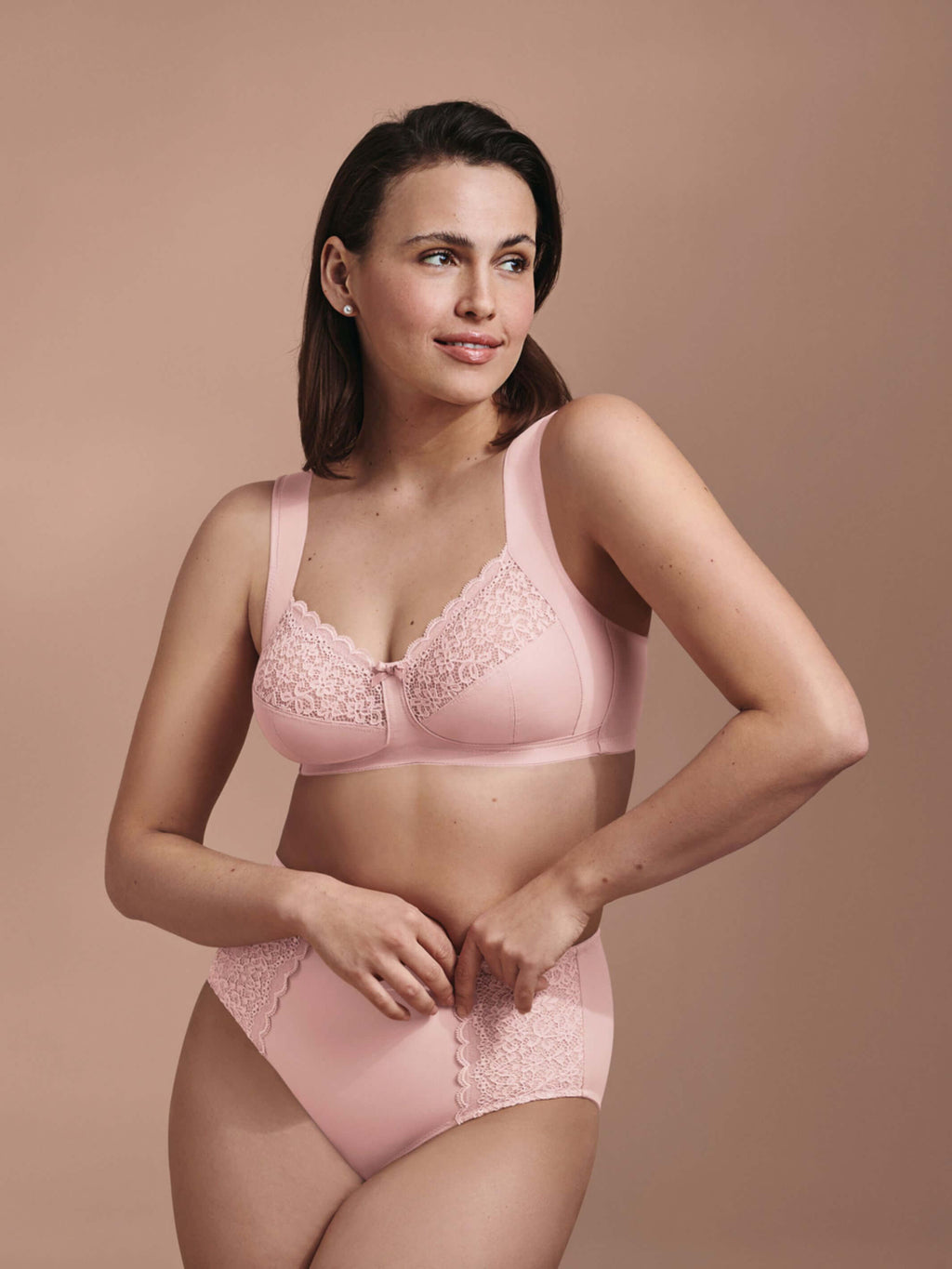 Anita-Kaaritueton Rintaliivi-Havanna-Rosewood, etupuolelta.