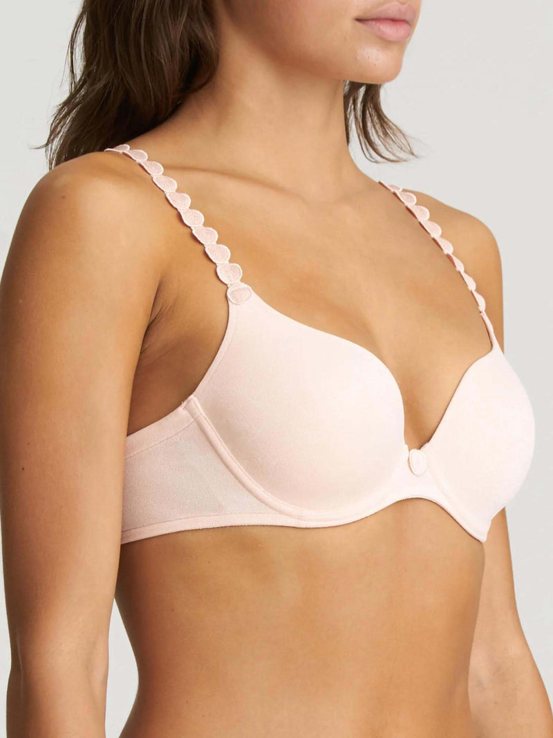 Marie Jo-Tom-Pisaramalli-rintaliivi-Crystal-Pink-mallin päällä sivusta.