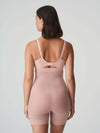 Prima Donna-Figuras-muotoileva-lahkeellinen-alushousu-powder rose-kuva mallin päällä takaa.