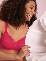 Anita-Selena-proteesirintaliivi-pink-mallin päällä-kuva edestä.