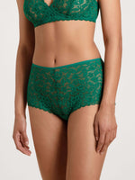 Calida-NaturalComfortLace-hipster-alushousu-nevadagreen-kuva etupuolelta.